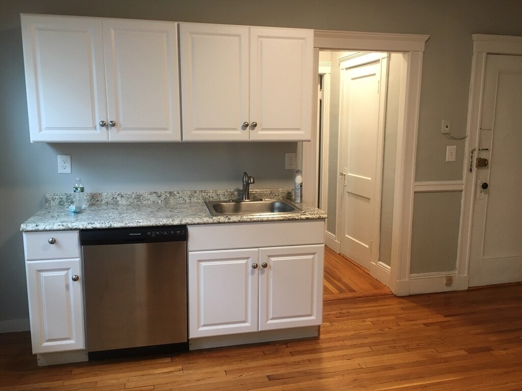 Building Photo - 7 Weld Hill St