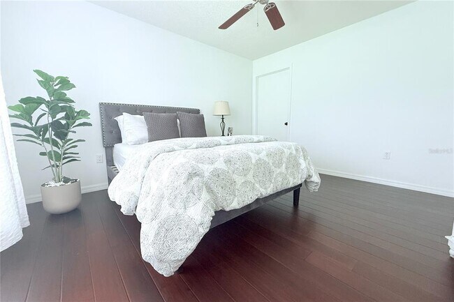 Building Photo - 9481 Highland Oak Dr