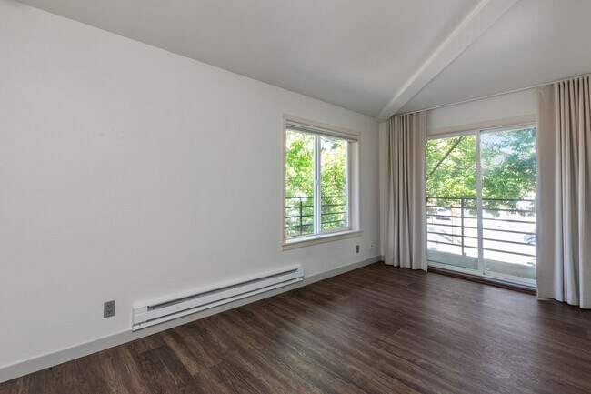 Building Photo - 115 W Galer St