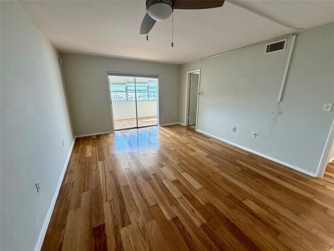 Building Photo - 4775 Cove Cir