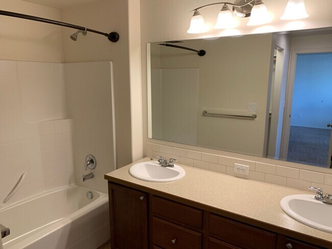 Building Photo - Newer single family home in Nampa!!!