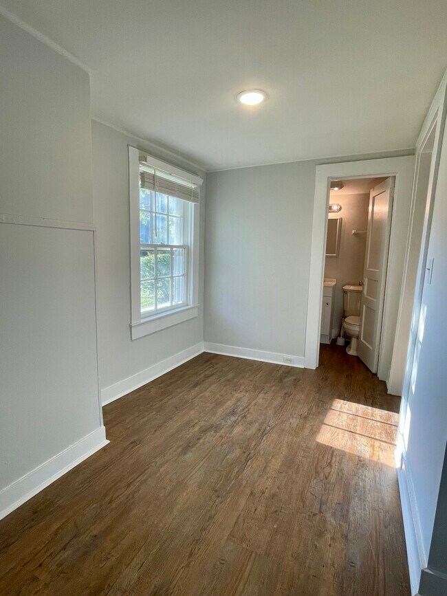 Building Photo - 310 N Bennett St