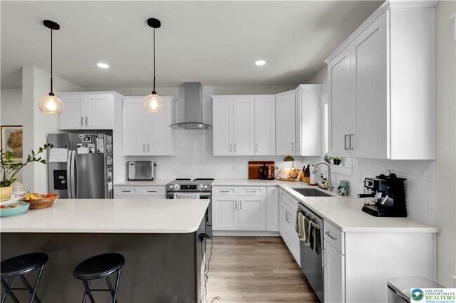 Building Photo - 221 Craig Ave