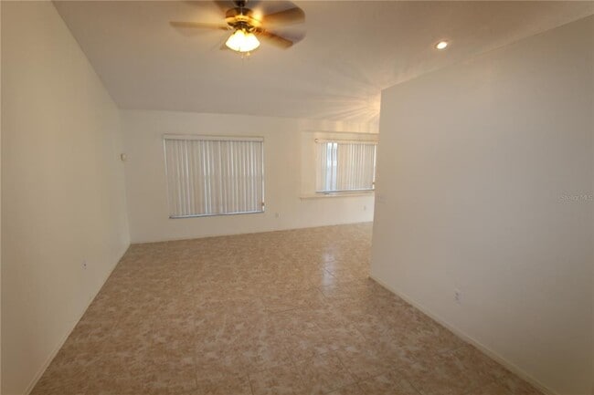 Building Photo - 940 Islander Ave