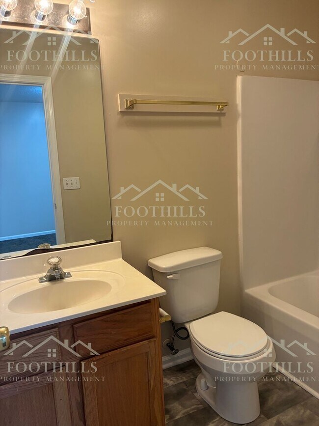 Building Photo - 101 Heatherbrook Ct