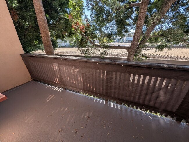 Building Photo - 2 Bedroom Townhome with Balcony & Unbeatable Mission Valley Location!