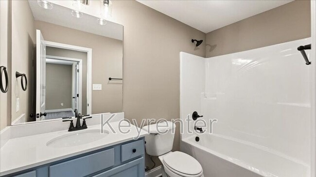 Building Photo - 3527 Lynn Ave