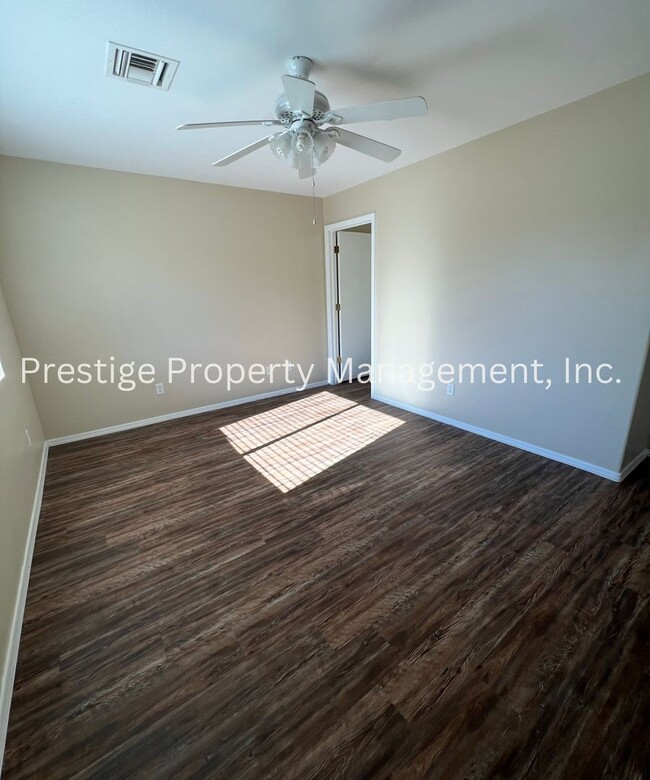 Building Photo - Don't Miss Out On This Southeast Gem!