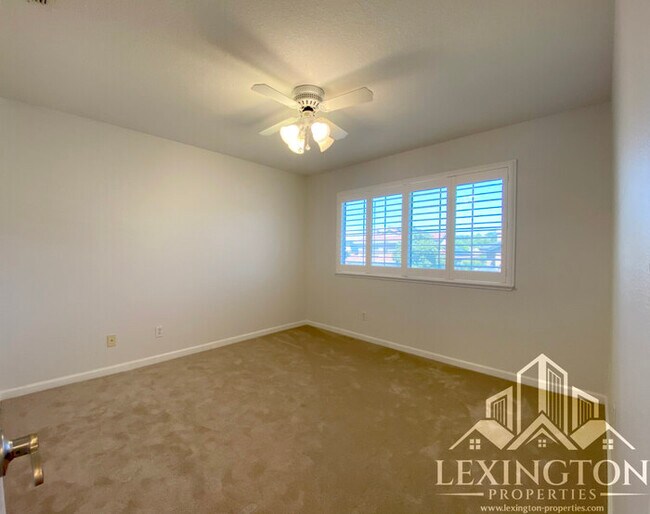 Building Photo - 6118 Cameo Dr