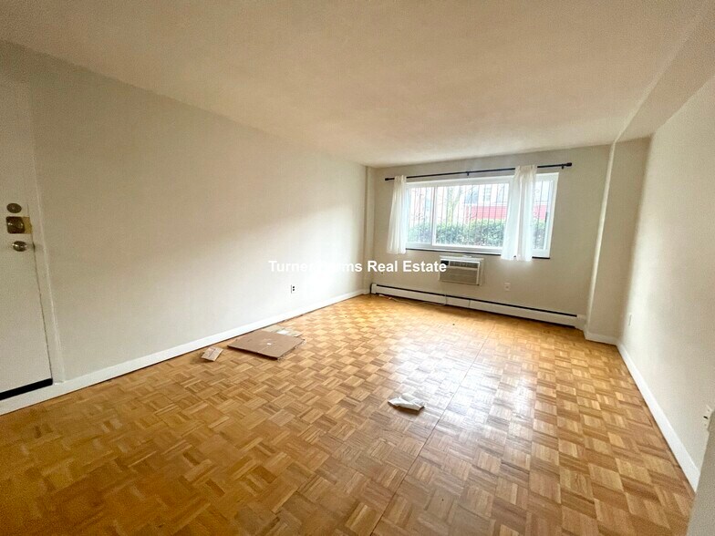 Building Photo - 114 Buttonwood St