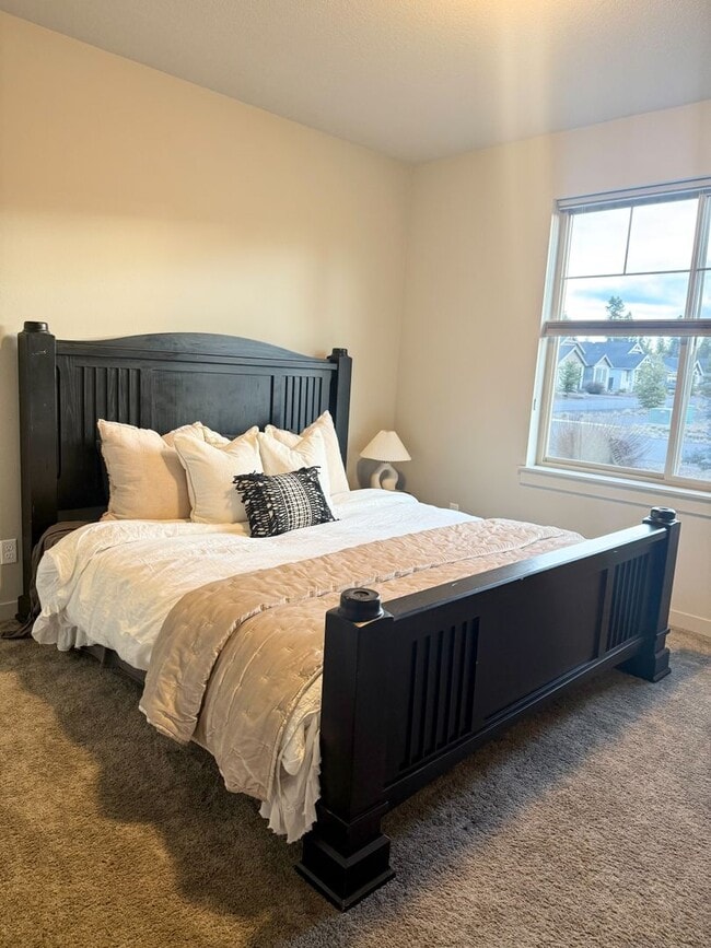 Building Photo - Immaculate 3-Bedroom Home with Open Layout in Crescent Creek