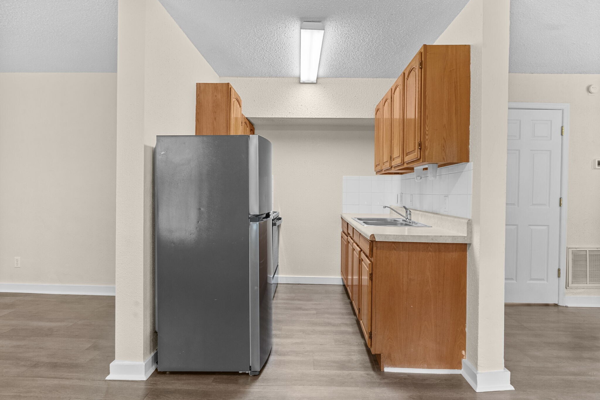 Building Photo - 483 W Ocean View Ave