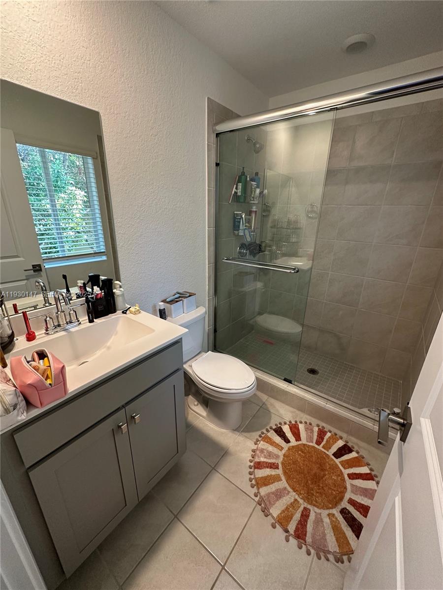 Building Photo - 1030 SE 23rd Ter