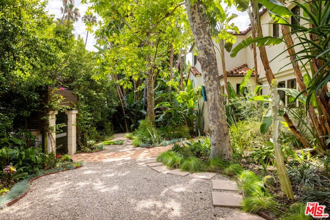 Building Photo - 1745 N Vista St