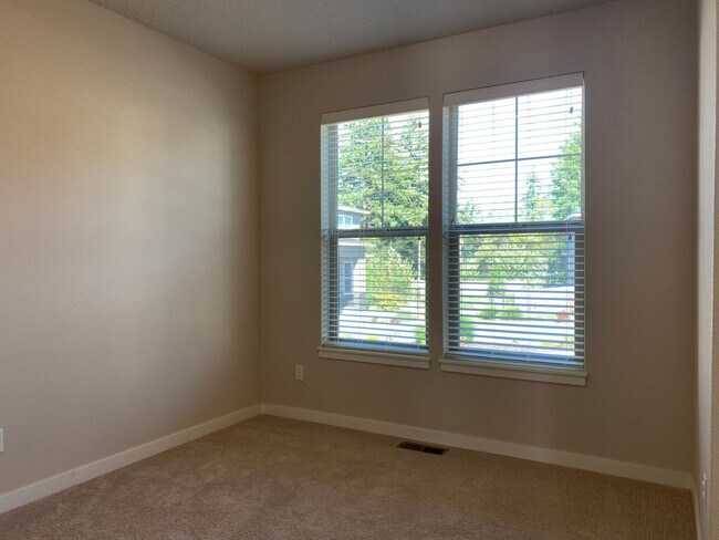 Building Photo - 4223 NE Tacoma Ct