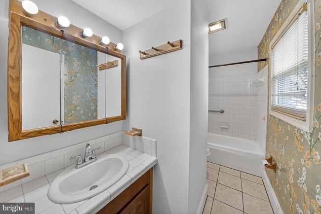 Building Photo - 2890 Balmoral Dr