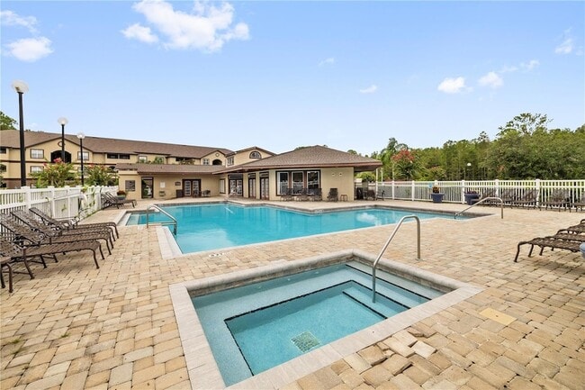 Building Photo - 16573 Enclave Village Dr