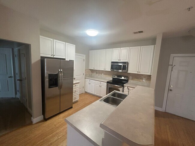 Building Photo - 300 Gateway Condos Dr