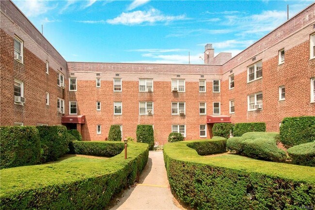 Front of building - 10 Davenport Ave