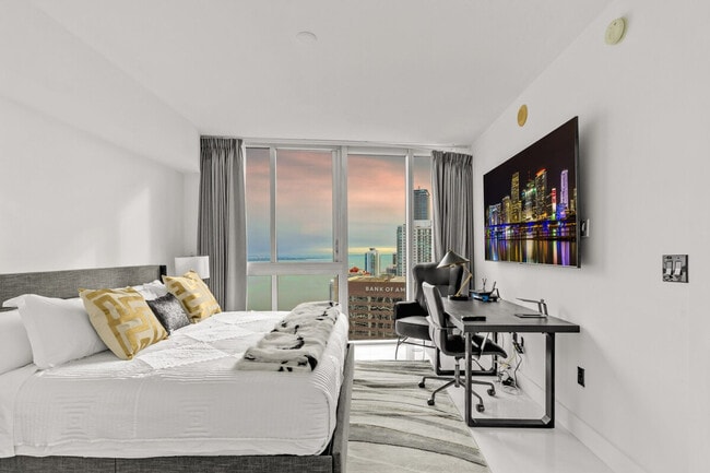 Building Photo - 631 Brickell Ave