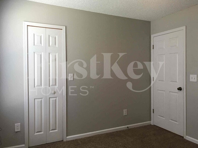 Building Photo - 7852 Catskills Ct