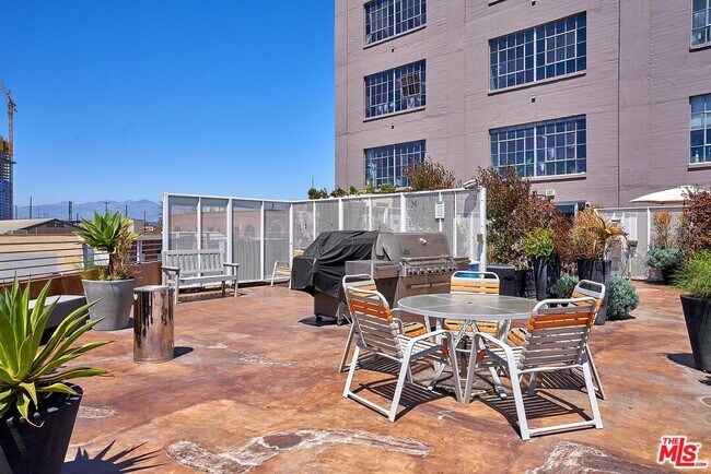 Building Photo - 1855 Industrial St