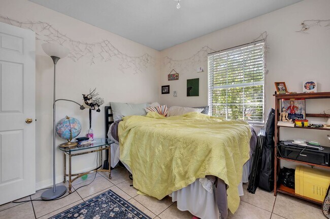 Building Photo - Updated Home Off Old Bainbridge Road