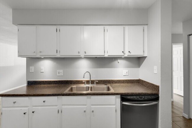 Building Photo - Recently updated 2 bedroom condo with upgr...