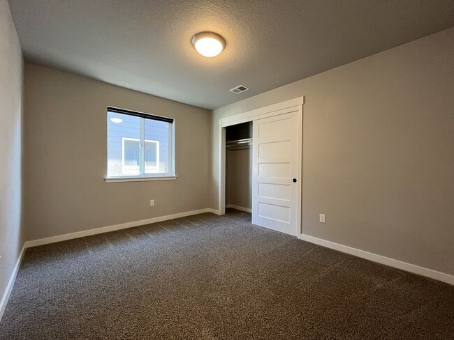 Building Photo - Expansive 2020 Forest Grove Home with 4 Bedrooms, Loft, Modern Kitchen & Covered Patio