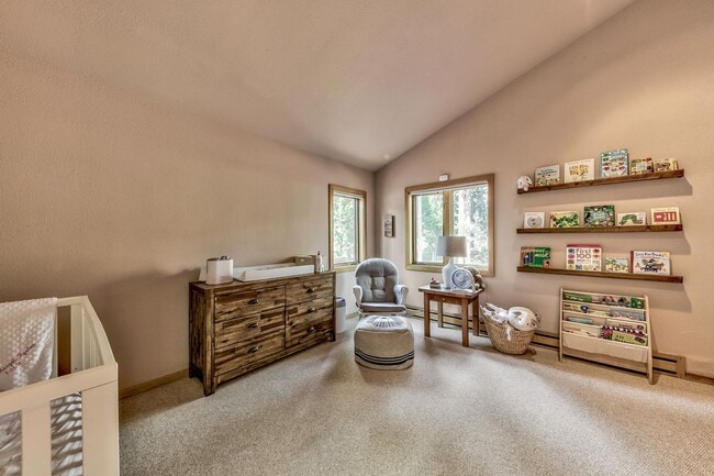 Building Photo - Perfect Location