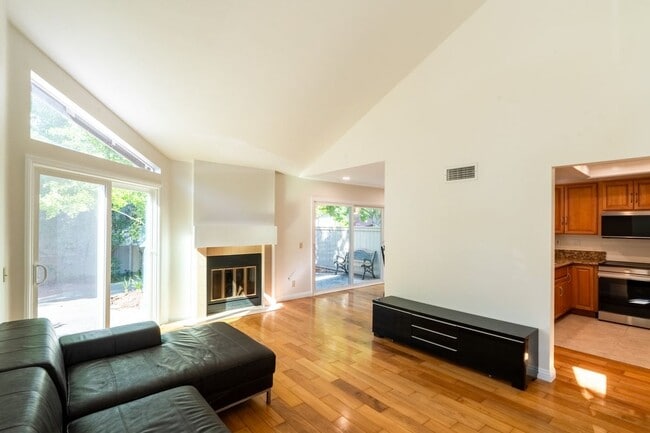 Building Photo - 227 Stanford