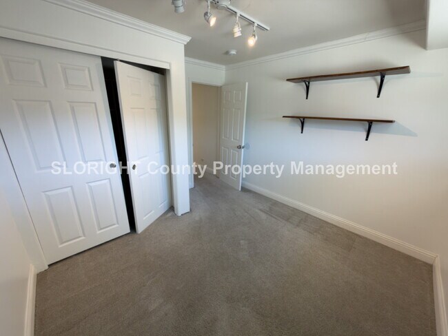 Building Photo - LEASE PENDING - Spacious Home in Laguna Lake - 4 Bed / 2 Bath