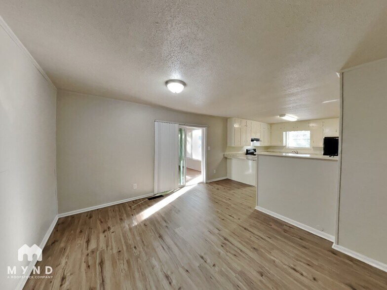 Building Photo - 713 Kingman Rd