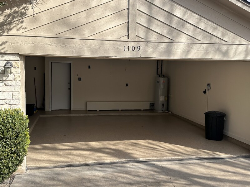 Building Photo - 1109 Lohmans Crossing Rd