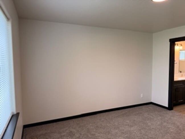 Building Photo - 12037 N Lennon Ln