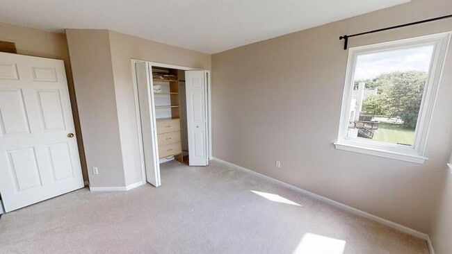 Building Photo - 292 Sandrock Ct