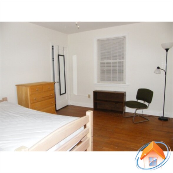 Building Photo - 247 Haines St