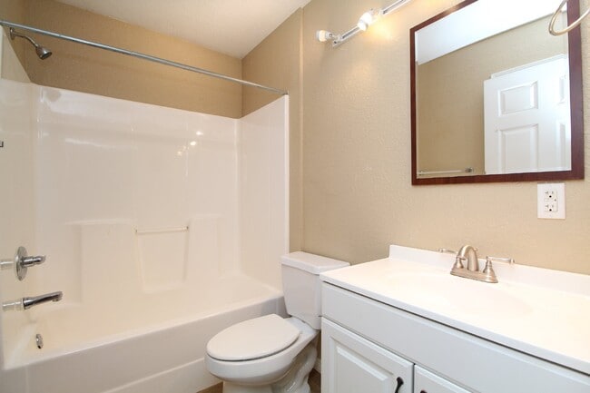 Building Photo - Corner Lot 3 Bedroom Home Off Gulf Beach H...