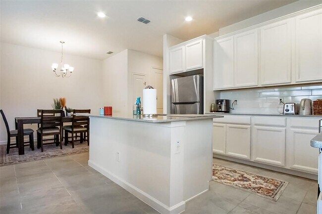 Building Photo - 1241 Hendon Lp