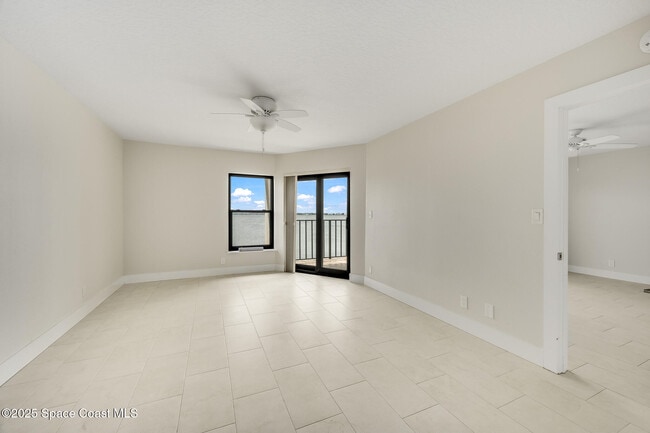 Building Photo - 3220 River Villa Way