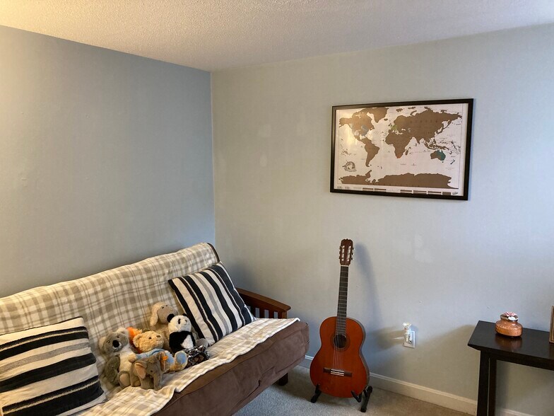 bedroom 2 - 21 Pine St