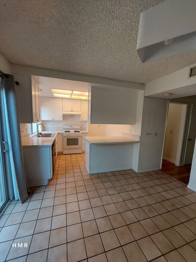 Building Photo - 3 bedrooms 3 baths in San Dimas Glenwood T...