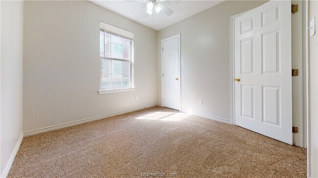 Building Photo - 306 Cherry St