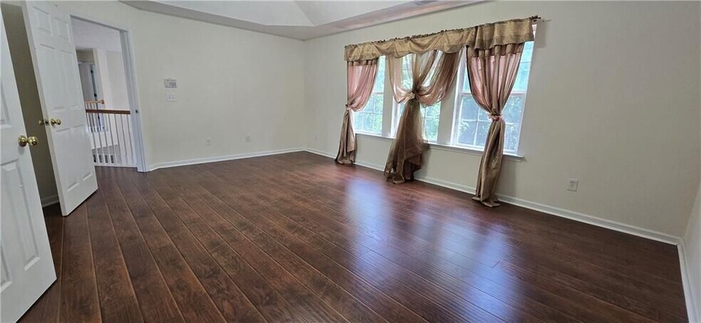 Building Photo - 3811 Roxfield Dr NE