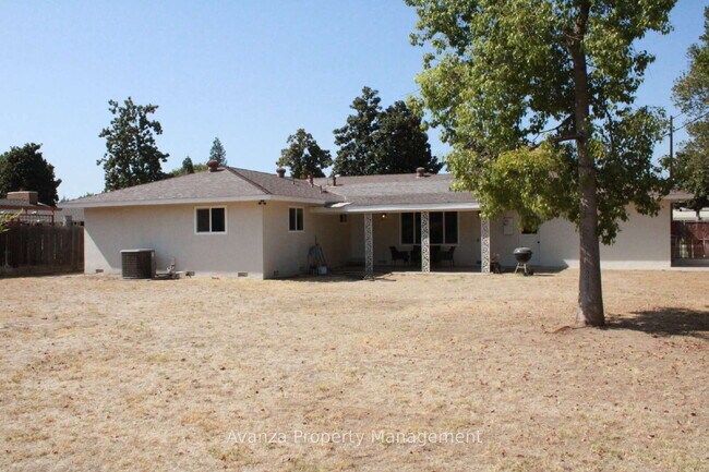 Building Photo - Home for Rent 4 Bed/3 Bath - 1,791 Sq Ft. Rent: $2,750/month Security Deposit: $2,850 Bullard Hig...