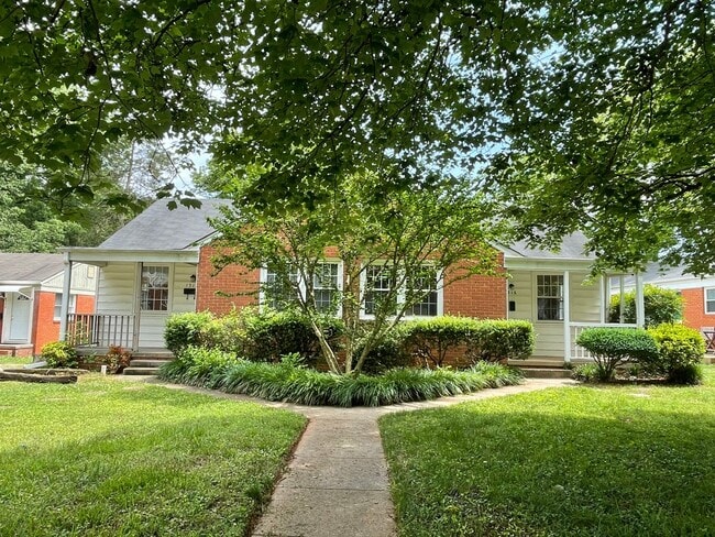 Primary Photo - Gorgeous 2BR/1BA Duplex near Selwyn and Park Rd Hotspots!