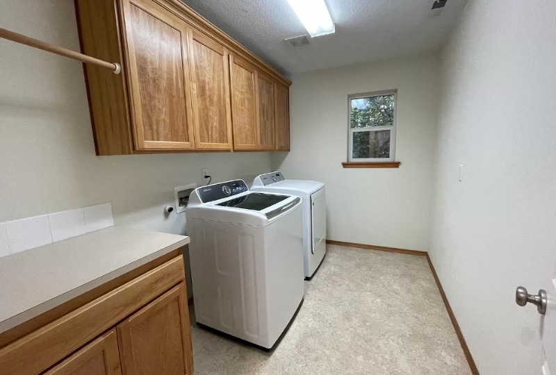 Building Photo - 12712 SW Rocky Mountain Ct
