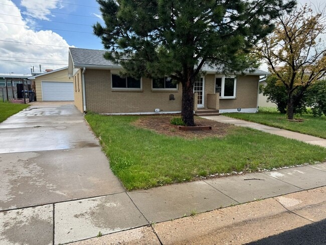Primary Photo - 5 Bedroom ,3 bathroom Single Family Unit