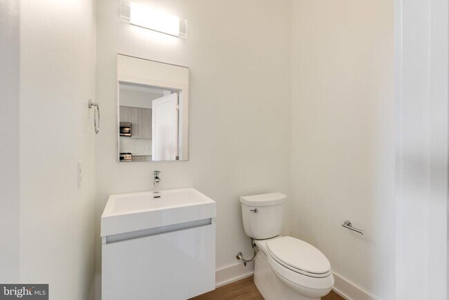 Building Photo - 701 Swann Ave