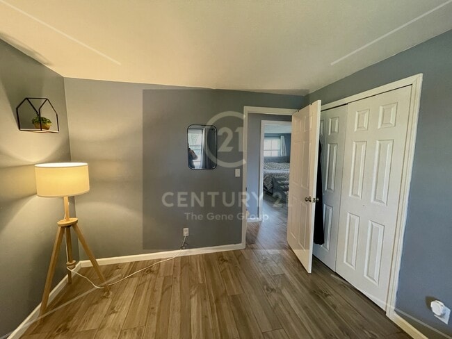 Building Photo - 5051 Bluffview Dr